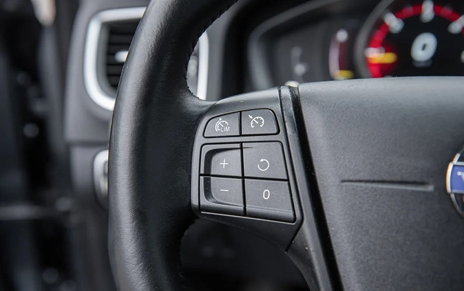 Volvo V60 cena 52900 przebieg: 125976, rok produkcji 2015 z Tłuszcz małe 436